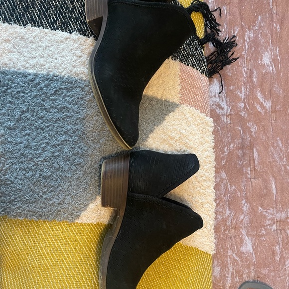 Lucky brand suede material booties - Picture 2 of 3